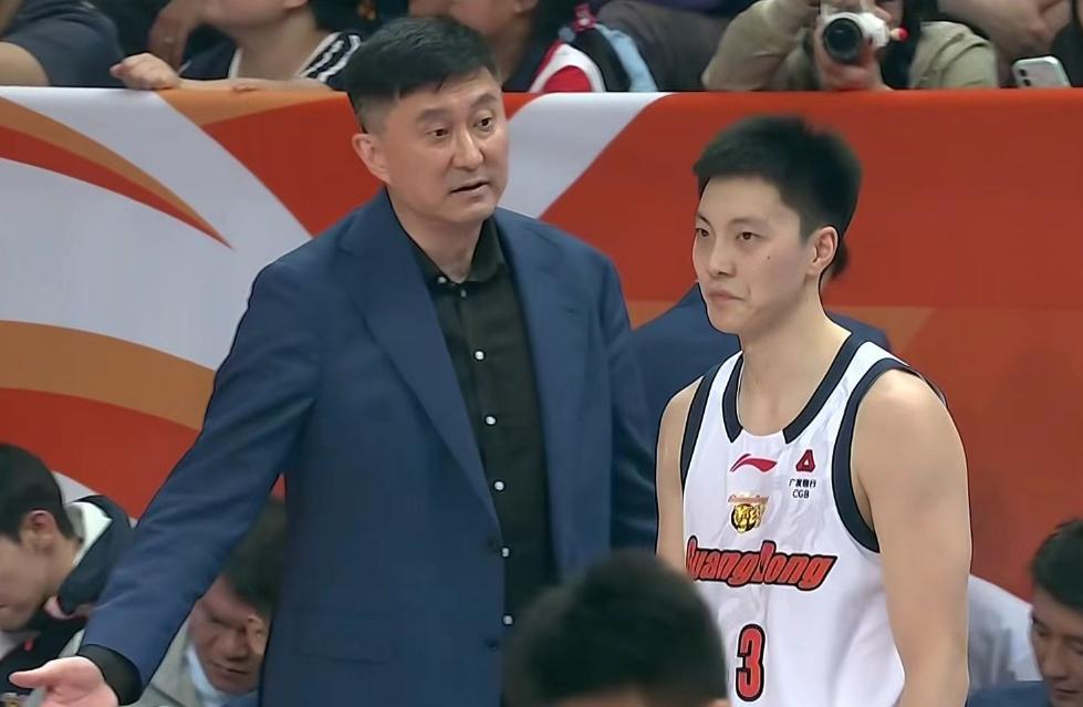 开云-广东男篮2分惜败，被福建男篮双杀，拉科塞维奇首秀32+16徐杰12分